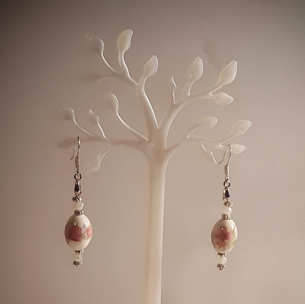EARRINGS - Picture 1 of 3